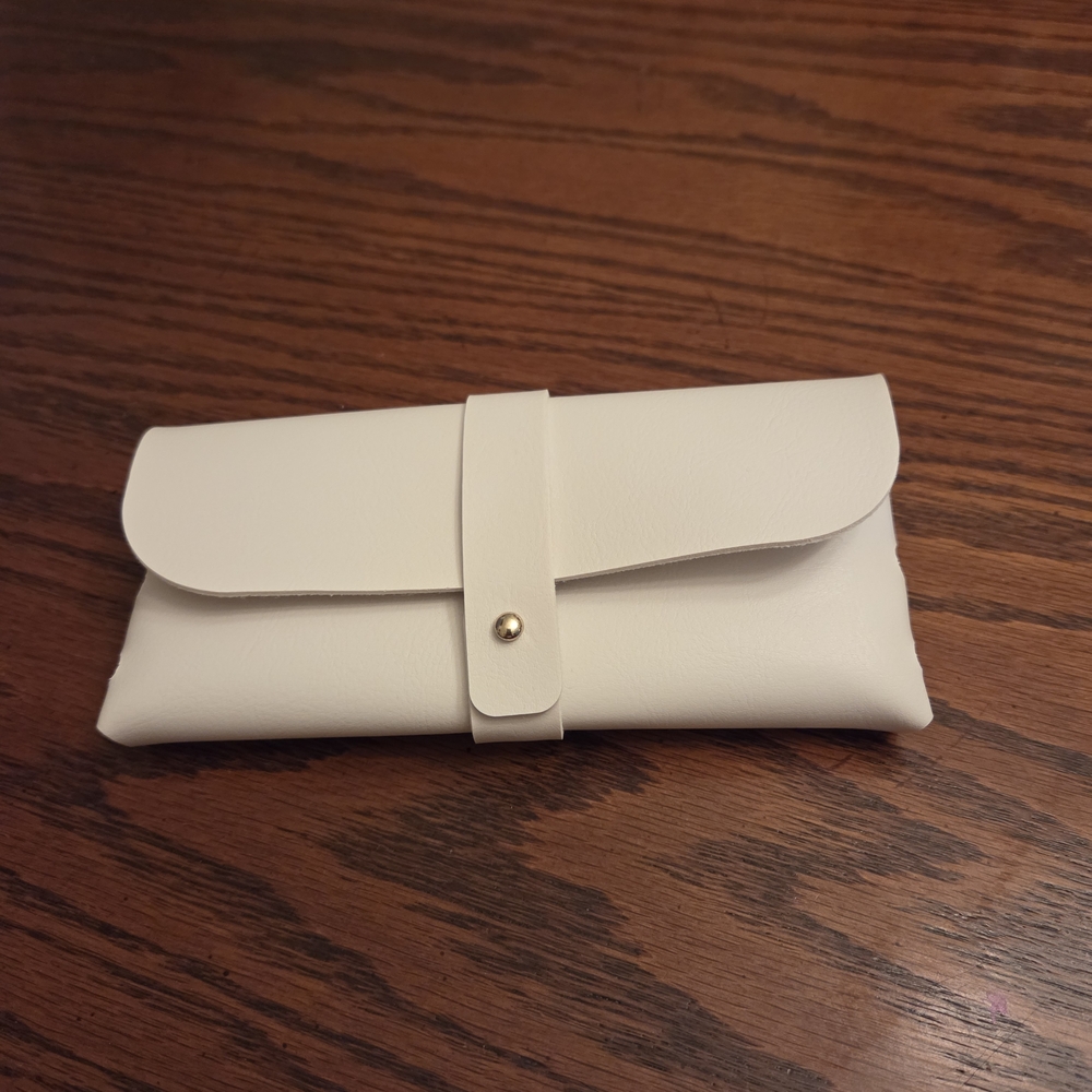Re-Fabbed Botique Brown Sunglasses with White Case - Picture 4 of 5